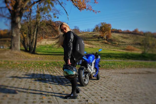 Geared up for a successful Wednesday 🙌🏻
📷 @lisicaaa94 
#XLMOTO #wednesday #ridetowork #everydayriding #bikelifestyle #backpack