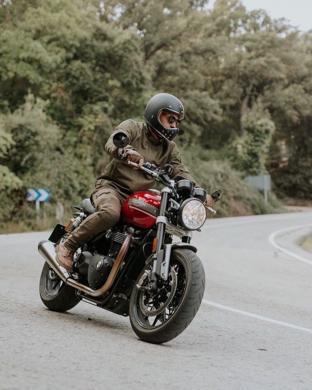 Open your map, choose a destination, pack your bags and there you go✊🏻
📷| @javierberenguermoto 
#Course #XLMOTO #Coursegear #scrambler