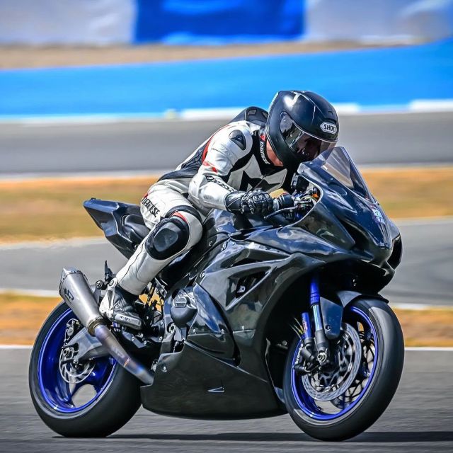 Nothing beats a good day at the track🏁 ☝🏻
📷| @gsxrportugal 
#xlmoto #trackday #gixxer #1000cc