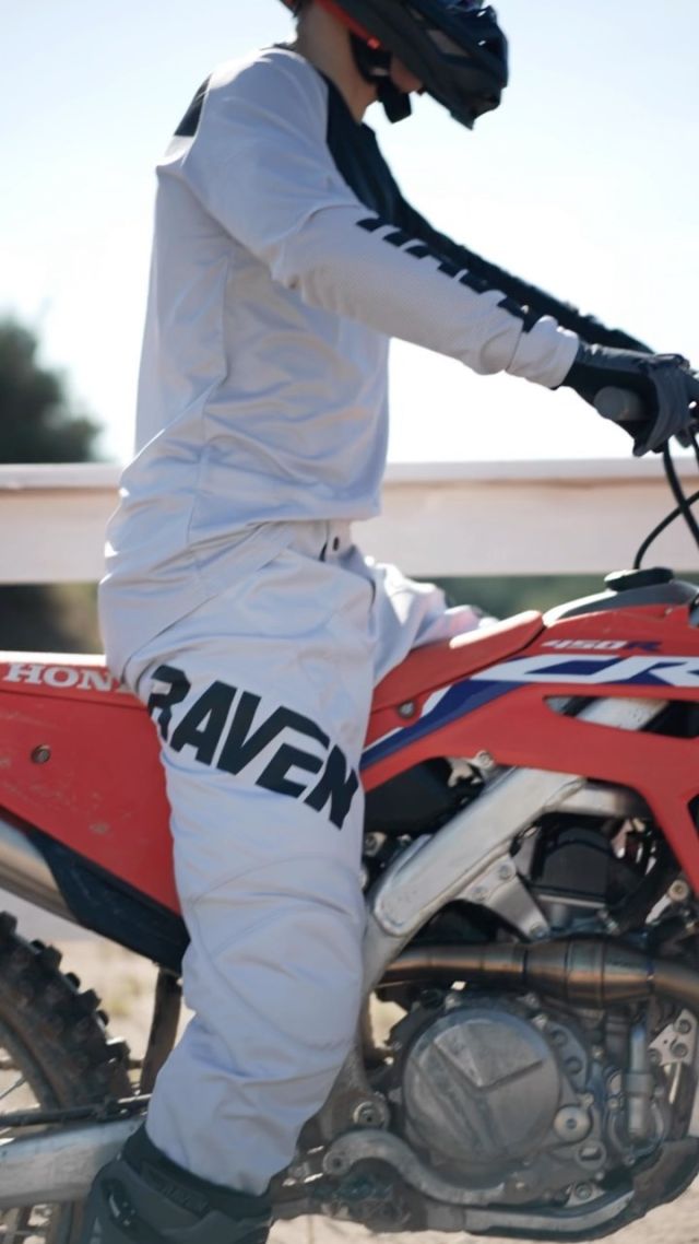 What is better than riding a motorcycle? 🤔🤔🤔

#24mx #ravensports #ridingamotorcycle #mxlover