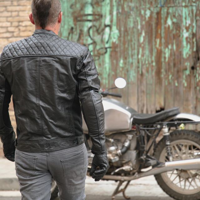 Keep it Classy with @officialcourse Boomer Leather Jacket. 
#XLMOTO #Classy #Vintage #looks #motors #vintagestyle