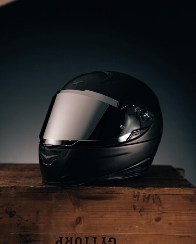 The NEXX XR2 Helmet is a lightweight, aerodynamic helmet with superb ventilation.
It comes with two visors (clear and silver iridium). 

Available only at XLMOTO 
#Nexx #helmet #composit #iridium