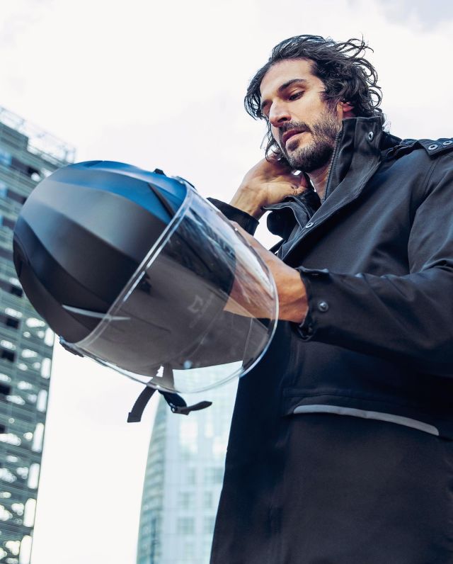Course City Helmet is the perfect companion for the practical commuter and those who just want to enjoy the ride. For its design and features, this helmet is perfect for your everyday journeys.

#XLMOTO #course #urban