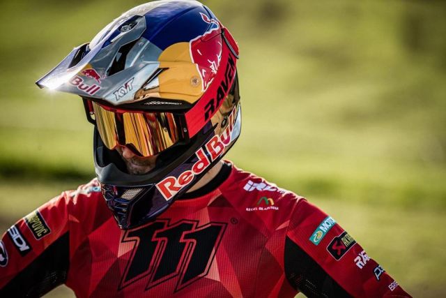 The one and only @taddyblazusiak  looking good in his Raven Halcon 😎

📸 by @livelike_javi_thewho 🔥

#24mx #ravensportsofficial #iridehardenduro #hardenduro