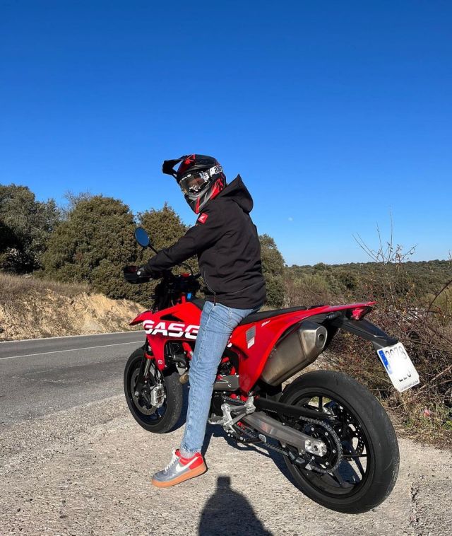 What bike did you ride this weekend? 🤟🏼

📸 @nachette10_  and his #gasgas 

#24mx #ravensportsofficial #ravengoggles #braaap