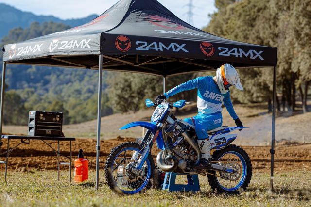 Weekend vibes with our @24mx race tent 🔥😎

#24mx #ravensports #paddock #mxlife #racetent