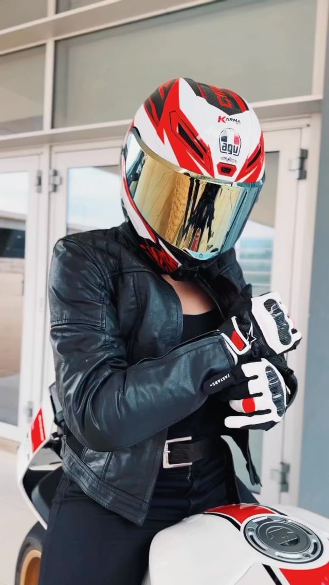New style with old school vibes 🔥

🎥| @karma_rider_ 
#coursekit #coursegear 
 #FashionForward #StyleMashup #XLMOTO #revupyourstyle