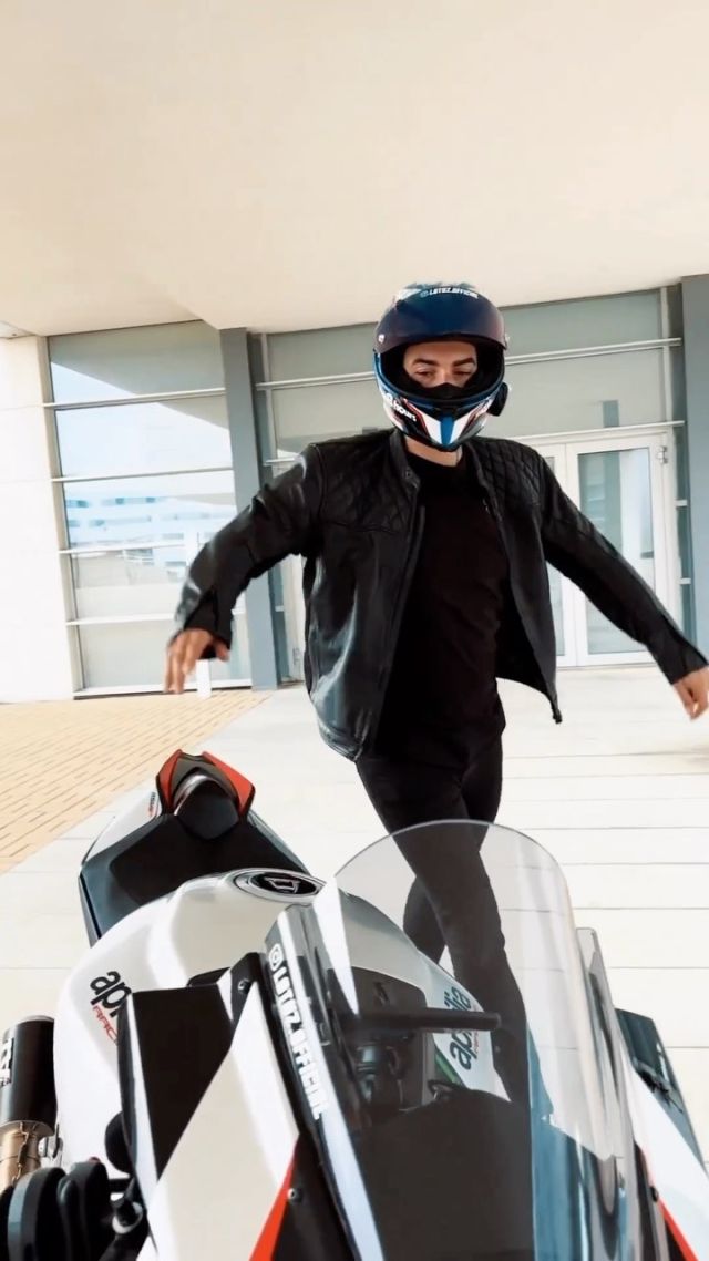 Whether you’re a seasoned rider or just starting out, the Boomer jacket is the perfect choice for those who want style, comfort, and safety all in one. Try it out for yourself and experience the best of both worlds with the Boomer jacket!

🎥 @lotuz.official 
#coursekit #coursegear #boomer #newcollection