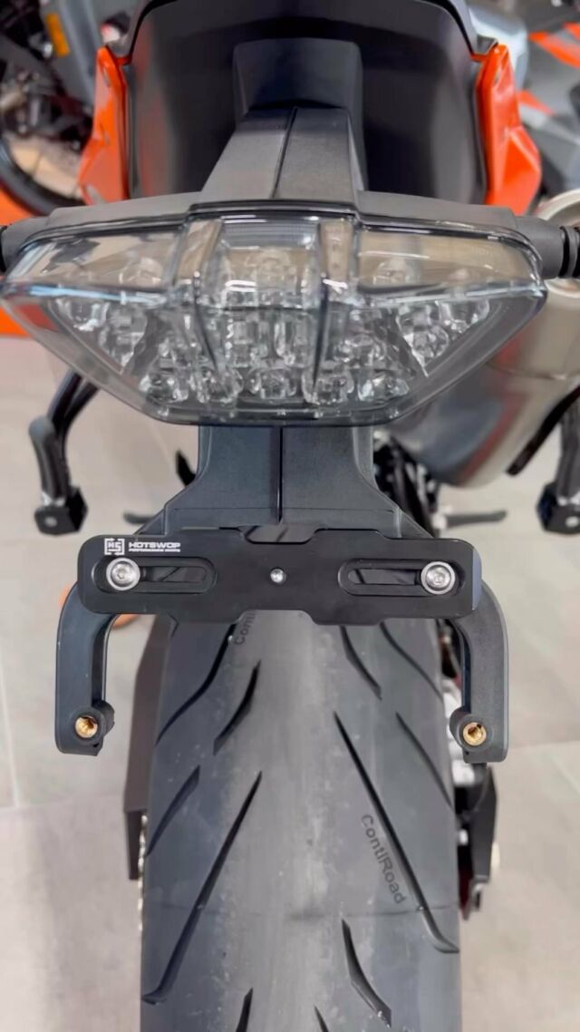 The HOTSWOP PRO allows to change your license plate in seconds without tools. Thanks to the unique ETF technology(Elastic-Tight-Fit)it withstands even the most extreme conditions, 🌬❄️🌪💥| Get yours at XLMOTO 
@hotswop 
#XLMOTO #hotswop
