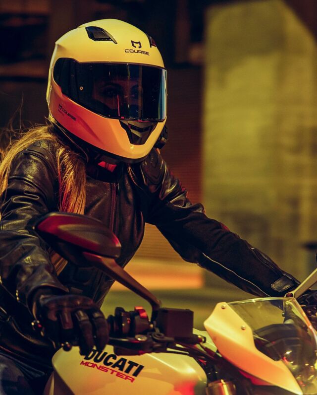 Thriving under Moonlit Skies, Chasing Freedom on Two Wheels 🌙🏍️
@officialcourse 
#XLMOTO #nightride #urbanstyle #coursegear