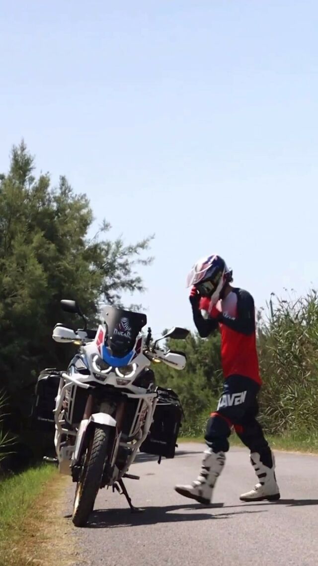 Where is your mind? 🤯

🎥 @2wheelsproject 

#livetheride #ravensports #adventurebikes