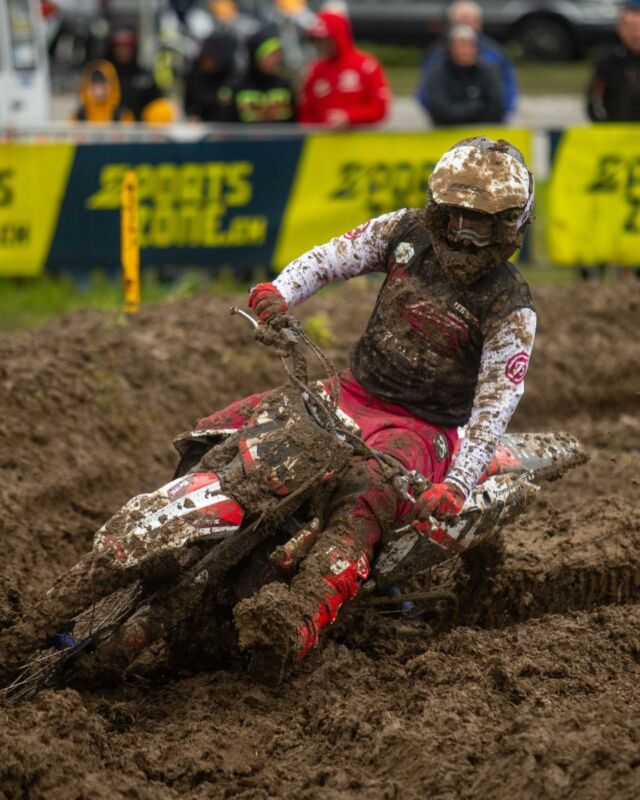 No fear of mud with Raven Halcón ✊🏽

📸 @taz_783 

#motocrosslife #24mx #livetheride #ravensportsofficial