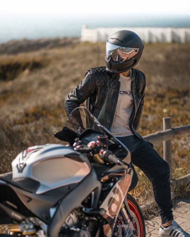 Riding through the modern world with a vintage soul! 🌟
📷 @lotuz.official 
#XLMOTO #coursegear