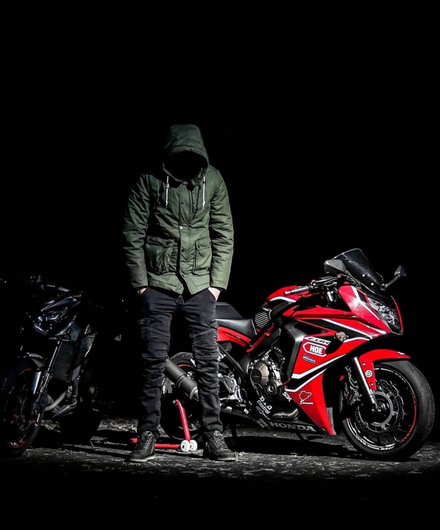 Stars can’t shine without darkness 🖤
.
.
Cred: @patrick.z800
#course #coursemotorcyclejeans #wasteland #coursewasteland #aramid #xlmoto #motorcyclejeans
